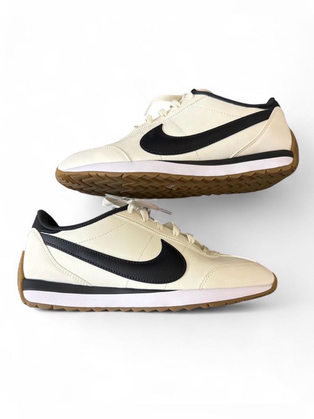 Nike women’s Cortez White/beige  Retro Runner Sneakers
